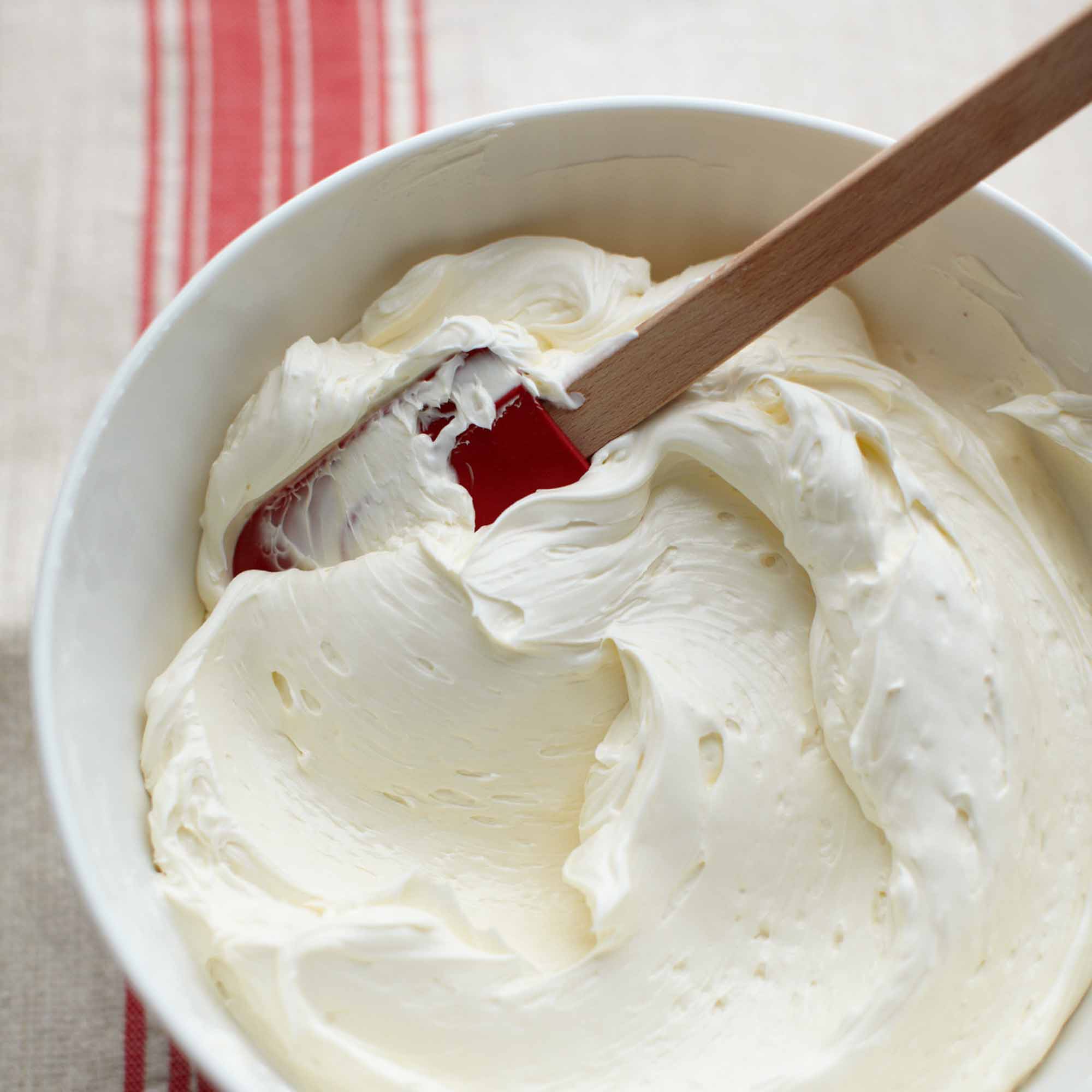 Vanilla Buttercream 2kg Tubs Lollipop Cake Supplies vanilla-buttercream-2kg-tubs-lollipop-cake-supplies
